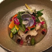 レストラン ラ フィネス - 純銀、銀100%の花器に完全無農薬薬の炊いた野菜 炊き上げたコンソメのジュレ