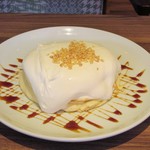 高倉町珈琲 - 特製クリームのリコッタパンケーキ。1000円 