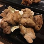 だんろ - モモ肉は弾力あり歯ごたえ楽しい〜〜