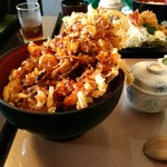 魚藤 - 海鮮かき揚げ丼1000円