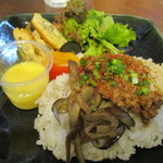 肉味噌ぐるまぜ丼