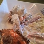 レストラン ビストロ - パスタの中に、蟹が隠れておりました。（笑）