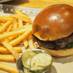 Chili's Grill and Bar - 料理写真:ハンバーガー