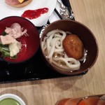 キャナルシティ・福岡ワシントンホテル - 博多うどん