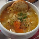 ビストロ・スリージェ - 本日のスープ。白インゲン豆の具だくさんスープ。