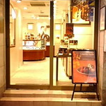 GODIVA  新宿店 - 外観