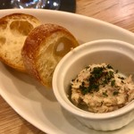 旨味たっぷりの豚肉のリエットがあればワイン3本は空けられそうww