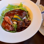 ウエムラ・ベース - ハンバーグ・すき焼き風バラ肉・赤身肉のステーキ