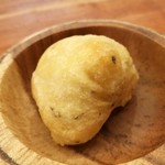 Imparfait - 無添加小麦を使ったゼッポリーニは、バジルの花をドライフラワーにした物など3種のバジル入り