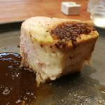 Imparfait - きめ細かい肉質の土佐はちきん地鶏は柔らかくなめらか、中にはじゃが芋のピューレがトロリ