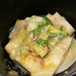 Imparfait - 淡路産の平たい正方形の麺は、アンチョビや生ハム、にんにくやミモレットチーズと合わせて