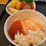 ドーミーイン - 自分で作る海鮮丼。私は海老、イクラに毛蟹。他にサーモンもありました。