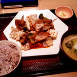 大戸屋 - 豚バラ肉とたっぷり野菜の豆鼓炒め定食