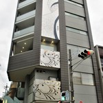 にい留 - ”にい留” が2階に入るビル。　　　　　　2018.09.01