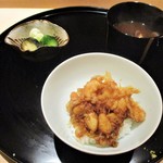 にい留 - 天丼（帆立、海老）、あさりの味噌汁、香の物。　　　　　　　　　　　　2018.09.01