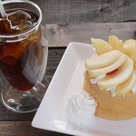 珈琲豆 山倉 本店 - 桃のシフォンケーキと水出しコーヒー