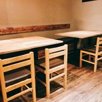 Sumibiyaki Tojima - お店奥左テーブル席。少し区切られた空間です。繋げると8名様までご利用出来ます