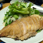 やまめ庵 - 鶏燻製とサラダ
