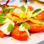 チーロ - カプレーゼ　トマトもモッツアレラチーズも美味しすぎ！