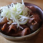 Taishuuyokujou Adachiya - 千ベロセットのもつ煮