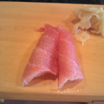 柳鮨 - 中トロ握り、今回は大トロに近い部位と説明あり