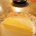 無 - レアチーズケーキ（210円）。昔懐かしい雰囲気の味です。