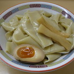 煮干鰮らーめん 圓 - 幅広麺