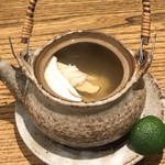 Kombu Ya - 松茸と鱧の土瓶蒸し