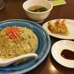 セロリの花  - 炒飯+餃子(３個)