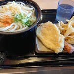 うどん おかだ - かけ大+ちく天+かき揚げ+とり天