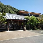 鈴田峠 野鳥の森レストラン - シックな色合いの建物です