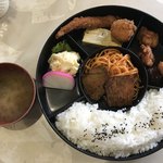レストラン香港 - 幕の内弁当  750円  ＋ご飯大盛50円