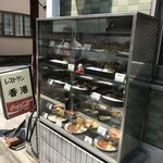 レストラン香港 - 入り口のメニューディスプレイ