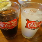 らーめんランド - サービスでいただいた「コーラ」と「カルピス」