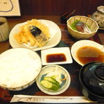大八 - あなご天ぷら＋しめさば定食、８５０円。美味しいです！