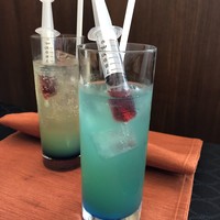 ビュッフェ＆カフェレストラン ナイト＆デイ - 注射器がささった驚きのウエルカムドリンク