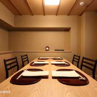 落ち着いた雰囲気の店内で、優雅で大人なひとときを