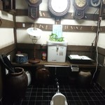 邪宗門 - トイレ広いぞ！時計いっぱい