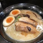 豚骨らーめん 春一番 - 豚骨らーめん、味玉子トッピング♪