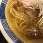 中華そば しば田 - 煮干しと鶏ガラのスープ