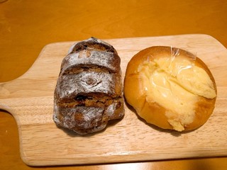 パンと焼き菓子 とよはら - せーグルフリュイ300円、ブレッサンヌ180円
