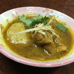 大衆食堂シックダール - チキンとジャガイモのカレー（サービス）