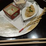 日本料理 とくを - 突き出し 鯛のマリネ いちじくのゴマソースがけ タコの子の煮付け