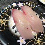 Kaitenzushi Maruchuu - カンパチ（432円 税込） 季節のメニュー。美味しい！