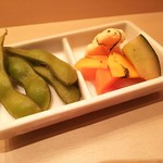 Yakitori Rin - お通し　枝豆・野菜の甘酢漬け