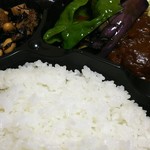 ランチタイム - 日替り¥450(煮込ハンバーグ)