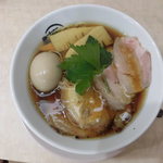 RAMEN 英 - ”得”製丸鶏醤油らー麵