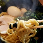 町田商店 - 麺は太麺