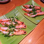 老虎菜 - 天使海老の揚げ蒜蒸し