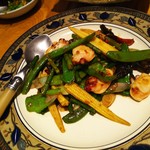 老虎菜 - 明石タコとニンニクの芽のマーライ醤炒め